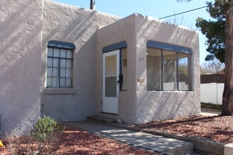 Building Photo - 214 Pine St SE