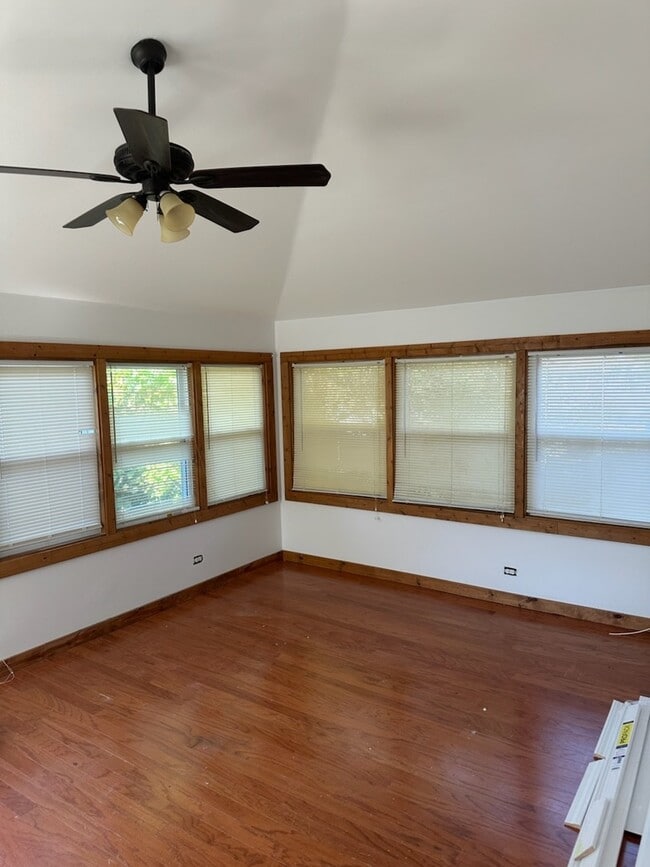 Foto del edificio - 1204 N Hickory Terrace