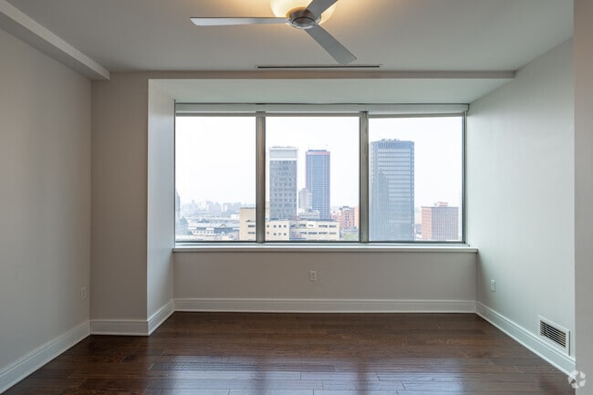 1BR, 1BA - 886SF - Bedroom - 10 Lafayette Sq