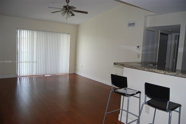 Foto del edificio - 4360 NW 107th Ave