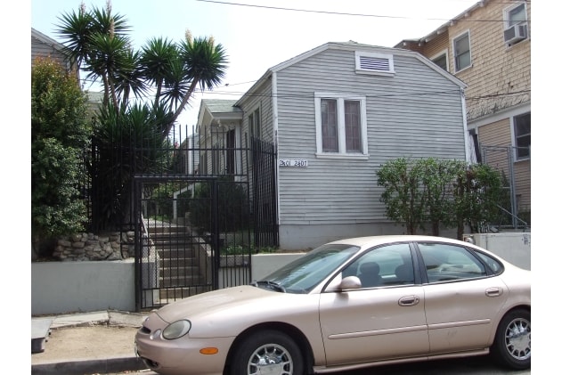 Foto del edificio - 2401 W 10th St