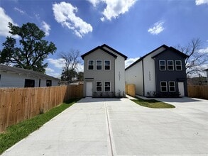 Building Photo - 1031 North Ln