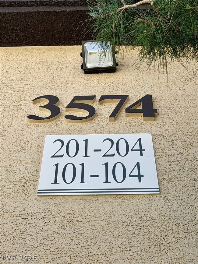 Foto del edificio - 3574 Desert Cliff St
