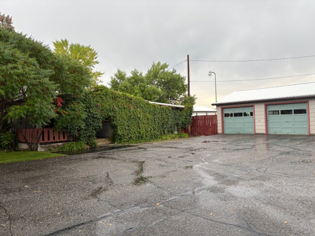 Foto del edificio - 440 Ronda Rd