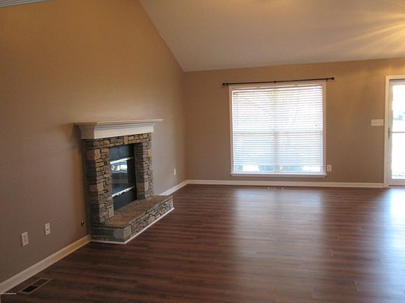 Building Photo - 4910 Oakbrook Dr