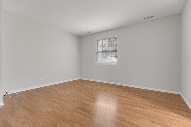 Building Photo - 56 N Victoria Ln