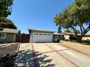 Building Photo - 6109 Golden Dawn Way