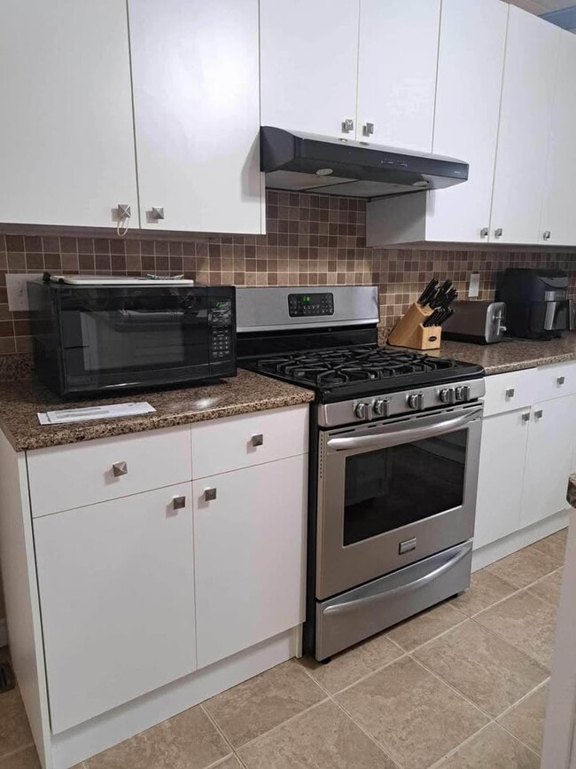 Building Photo - 207 Kathleen Ave