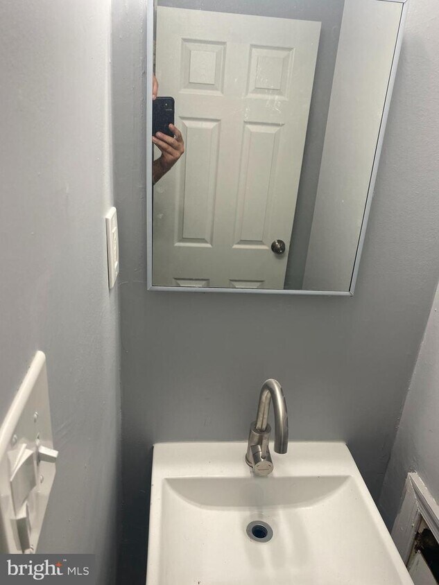 5101 Williston St Unit 4, Baltimore, MD 21229 Room for Rent in