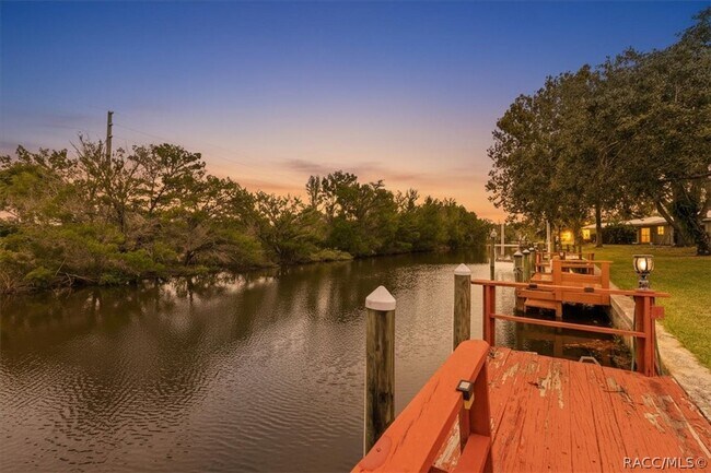 Foto del edificio - 11310 W Bayshore Dr