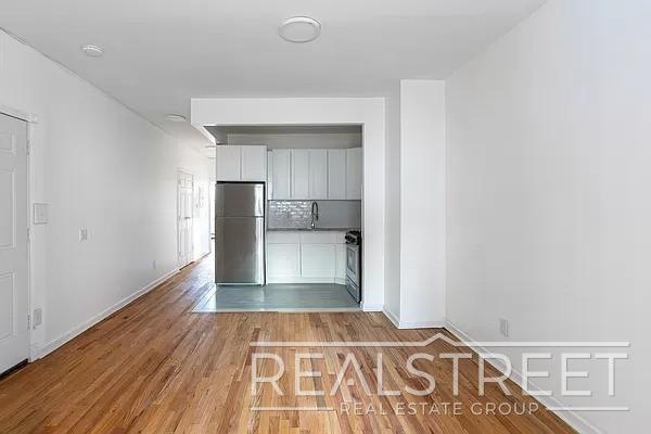 Foto del edificio - Bright & Modern 3BD/2BA Top-Floor Unit wit...