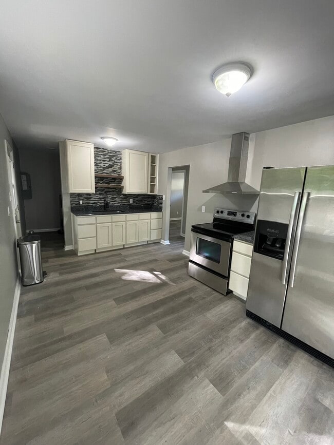 Kitchen - 1636 Rockford St