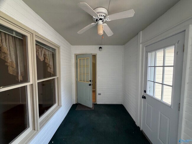 Building Photo - 313 Woodridge Dr SW
