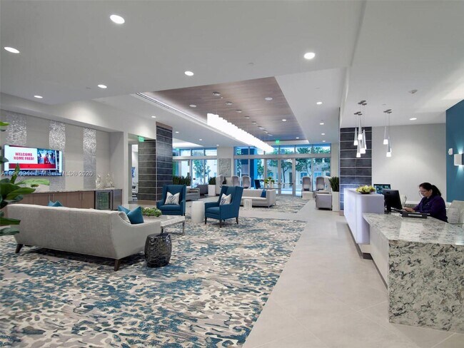 Foto del edificio - 7400 N Kendall Dr