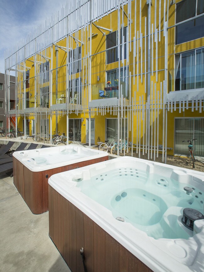 Building Photo - 840 Camino del Sur