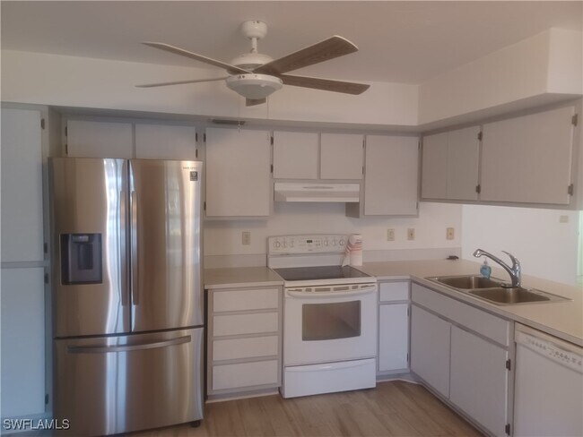 Foto del edificio - 2227 SE 26th St
