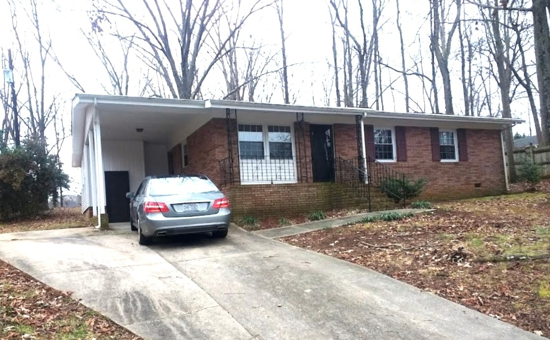 2213 Westover Dr, Reidsville, NC 27320 House for Rent in Reidsville