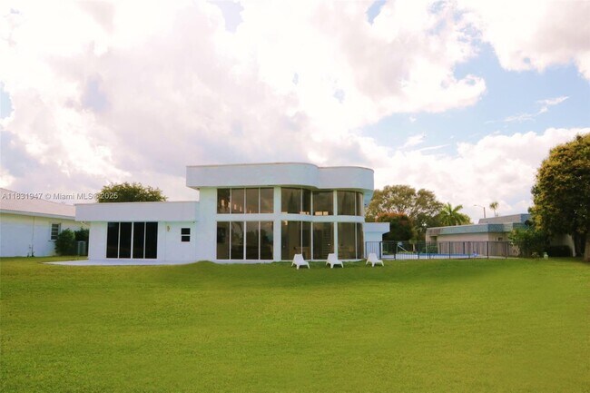 Building Photo - 6003 Umbrella Tree Ln