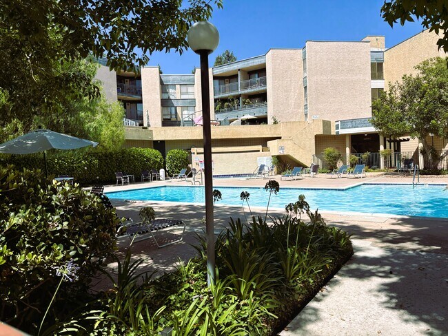 Foto del edificio - 4589 Via Marisol