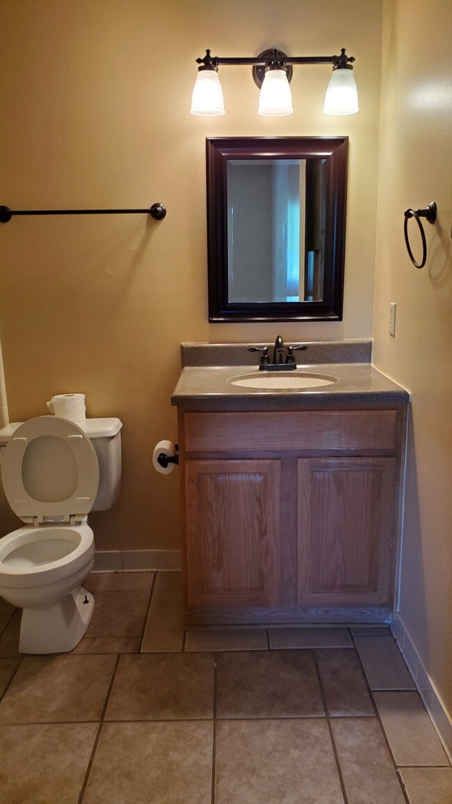 1st Master Bathroom - 1211 Metze Rd
