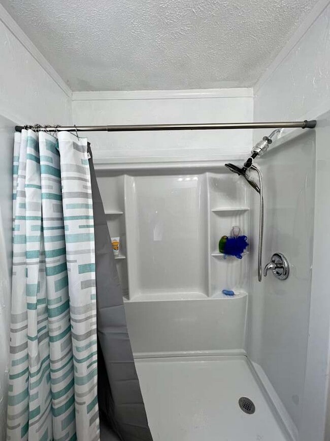 Building Photo - 617 N 9th Plaza