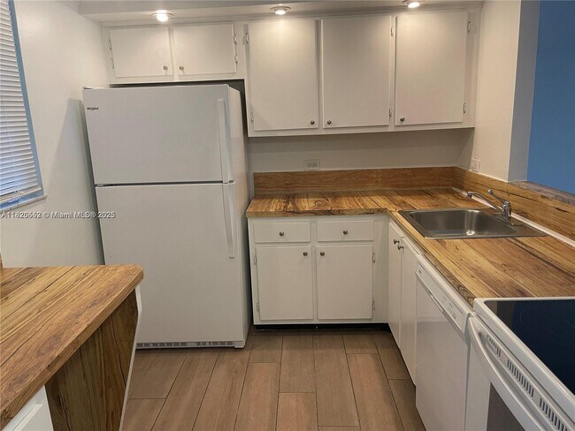 Foto del edificio - 10425 SW 112th Ave