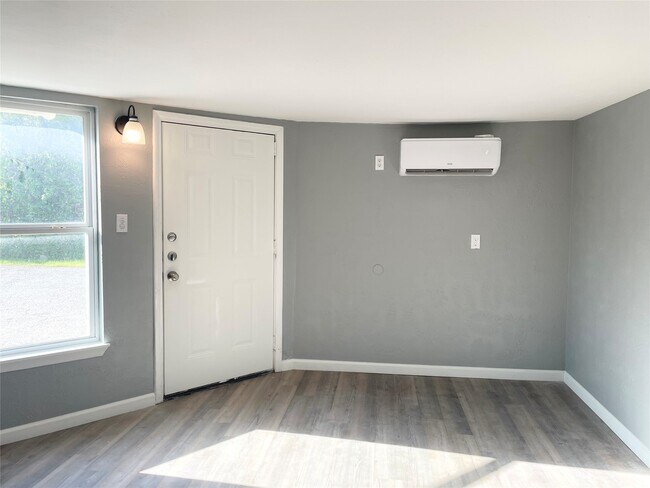 Foto del edificio - 7515 Bayway Dr