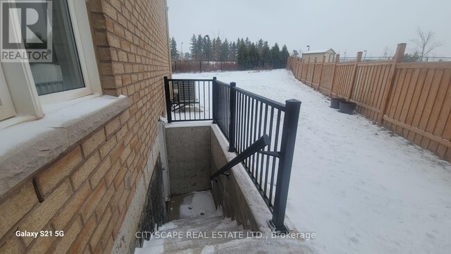 Building Photo - 774 Miltonbrook Cres