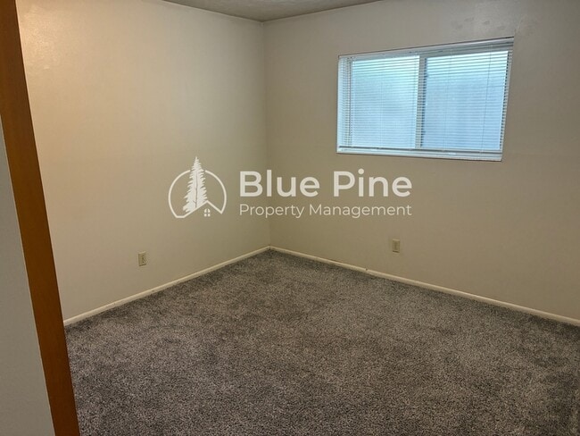 Building Photo - 1680 Calkins Ave