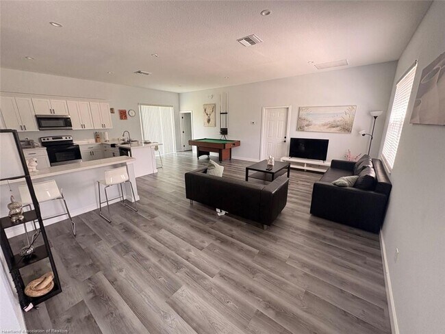 Foto del edificio - 115 Fire Island Ave NE