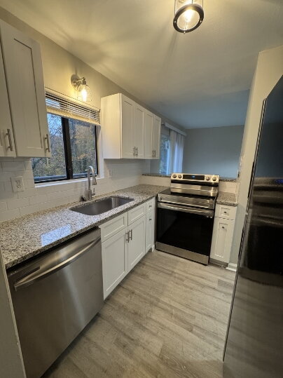 Foto del edificio - North Hall Duplex Available Immediately!
