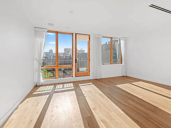 Foto del edificio - 42 Rochester Ave