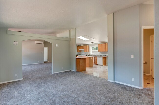 Foto del edificio - 811 Patmore Rd