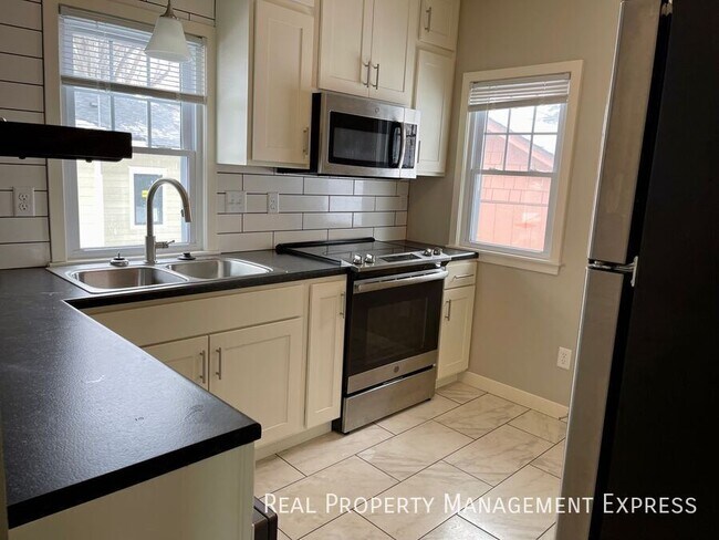 Foto del edificio - Cozy 2 Bedroom 1 Bathroom Home