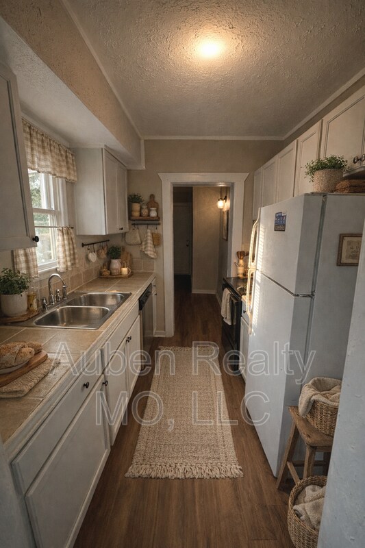 Building Photo - 2015 E 81 St