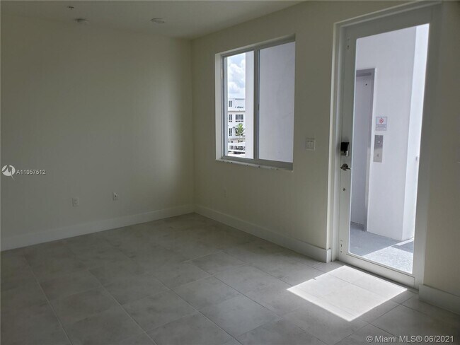 Foto del edificio - 6425 NW 103rd Pl