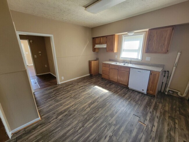 Building Photo - 670 Hooven Ave 2BR/1BA (Lindenwald)