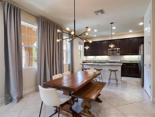 Building Photo - 1080 Community Dr