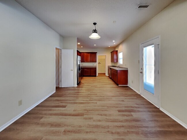 Building Photo - Price Reduced on this 3 bed 2.5 bath with ...