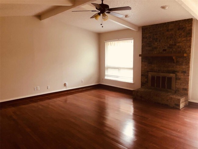 Foto del edificio - 3704 Firethorn Dr