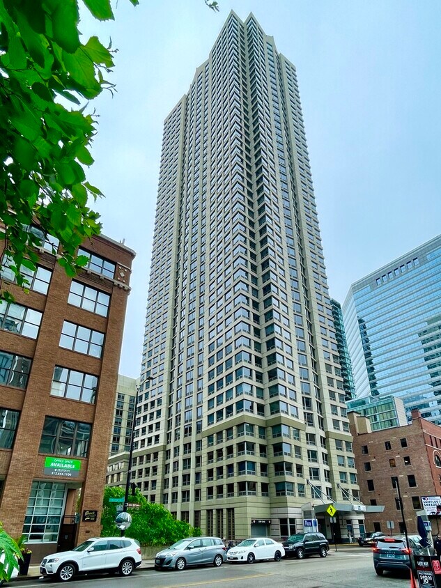 Foto principal - 440 N Wabash Ave