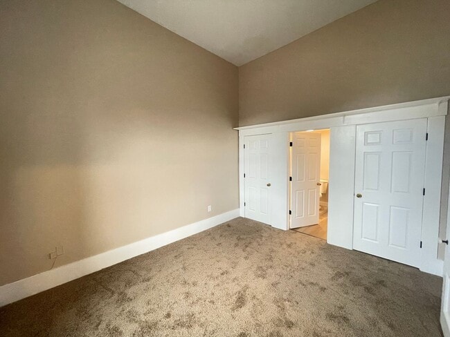 Building Photo - 46 Glass St