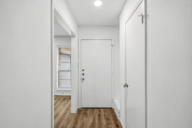 Foto del edificio - 12931 Westella Dr