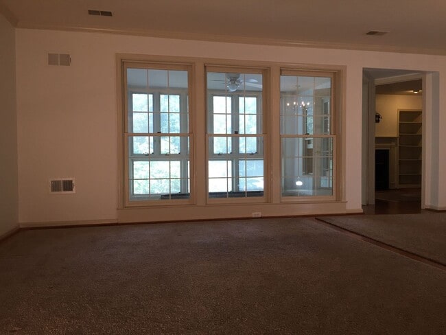 Building Photo - 10714 Kings Riding Way
