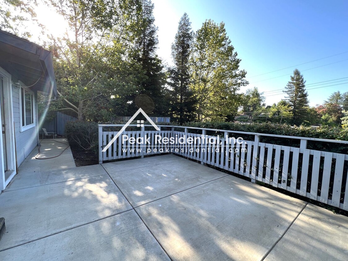 Foto del edificio - 3 br, 1 bath House - 8500 Shawnee Avenue