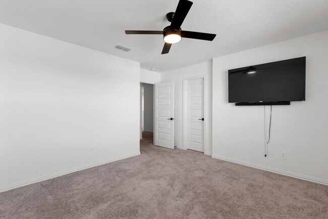 Foto del edificio - Spacious New-Build in Vibrant Community Move-In Ready!