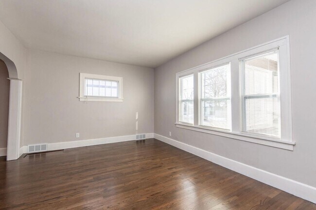 Building Photo - 1022 Goold St