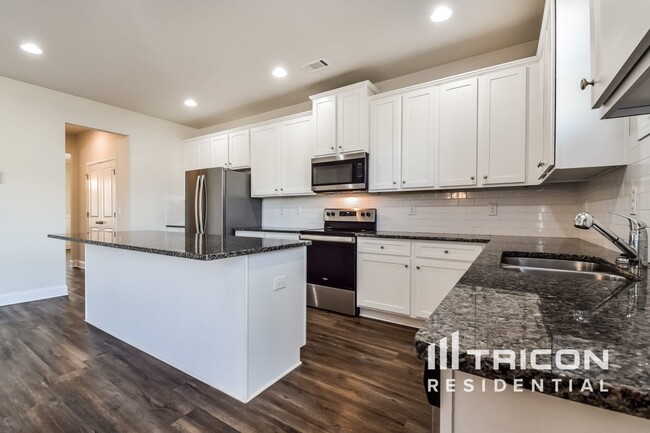 Building Photo - 4272 Bella View Dr