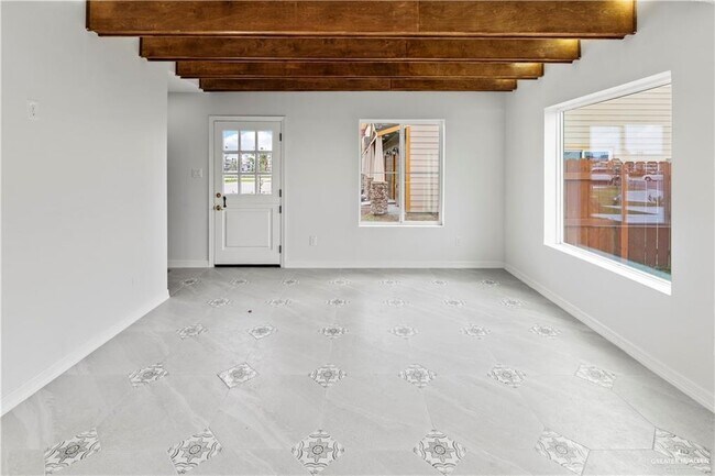 Building Photo - 10 Karen Dr