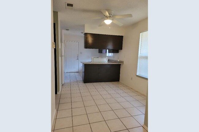 Building Photo - 604 Lost Springs Ct
